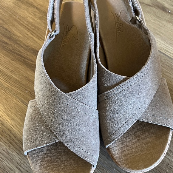 Soft Moc Wedges - Picture 5 of 6
